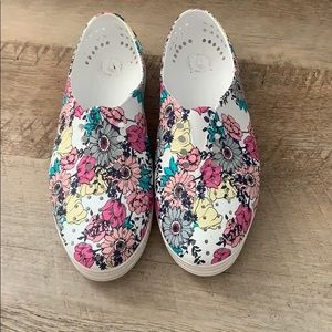Native Jericho jardin print size 5 women/3 kids